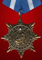 Изображение награды : нагрудный (наградной) знак "За доблесть и заслуги"